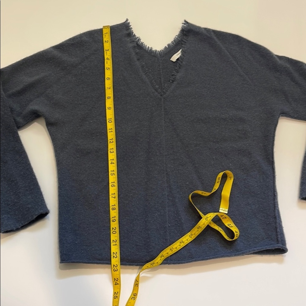Vince 100% Cashmere Frayed Neck Sweater - Picture 4 of 10